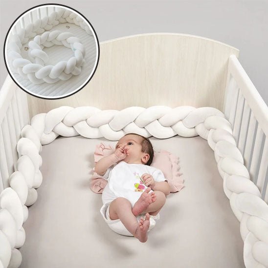 La tresse de lit rassure bebe