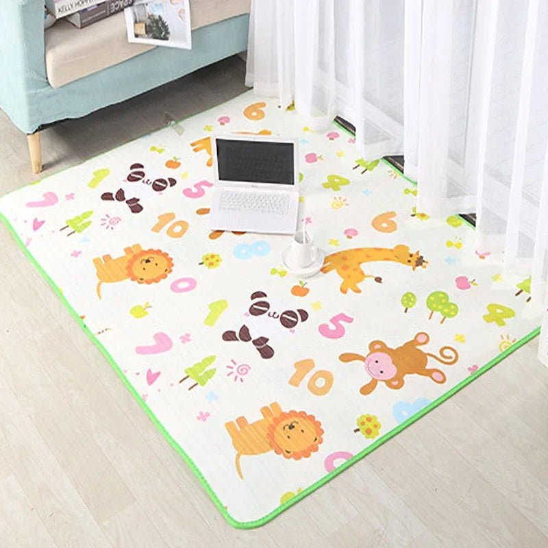 Tapis de jeu bébé 120x90 cm, coloraé avec animaux et chiffres, surface douce en mousse, contours verts.