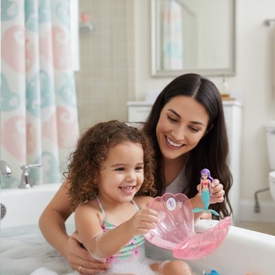 bebe avec sa belle sourie pour jouet de bain
