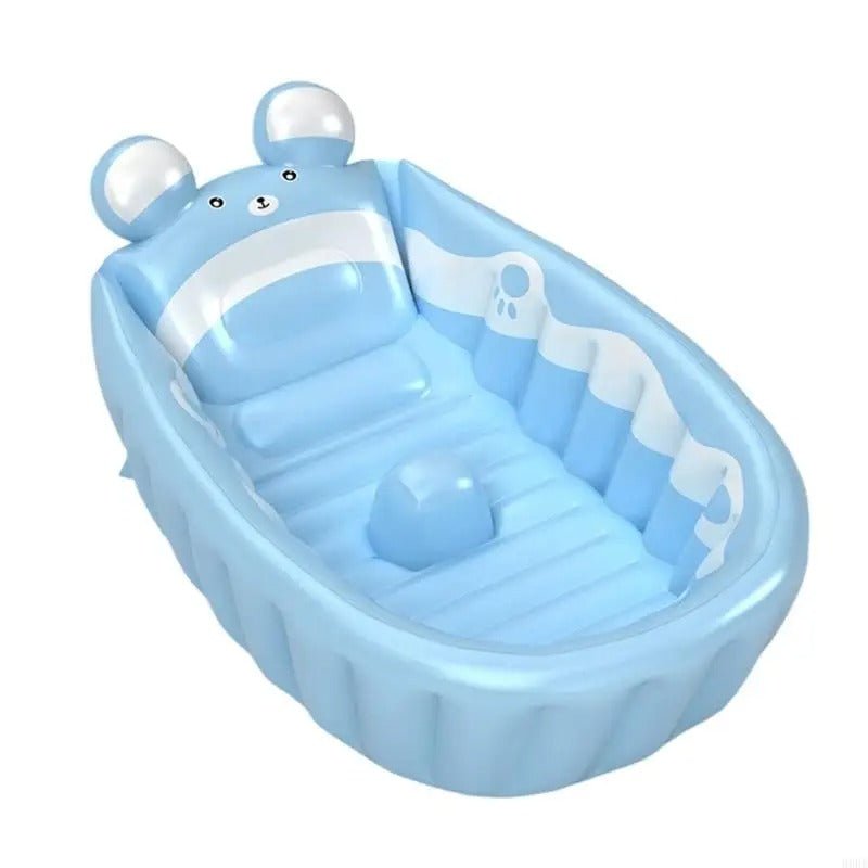 Baignoire gonflable pour bébé de couleur bleu, avec design d'ours, parois rembourrées et surface texturée antidérapante.
