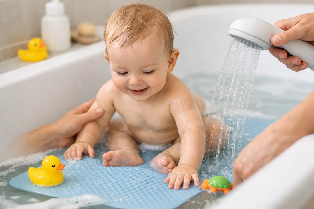 Comment éviter les glissades dans le bain de bébé