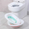 Baignoire pliable et portable RelaxFold rose et blanche posée au sol à côté des toilettes.