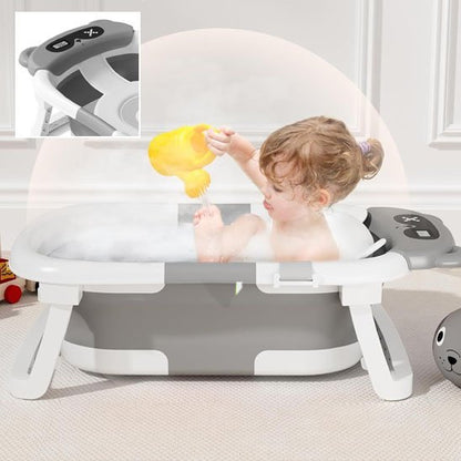 Le bebe se baigne dans la baignoire bebe