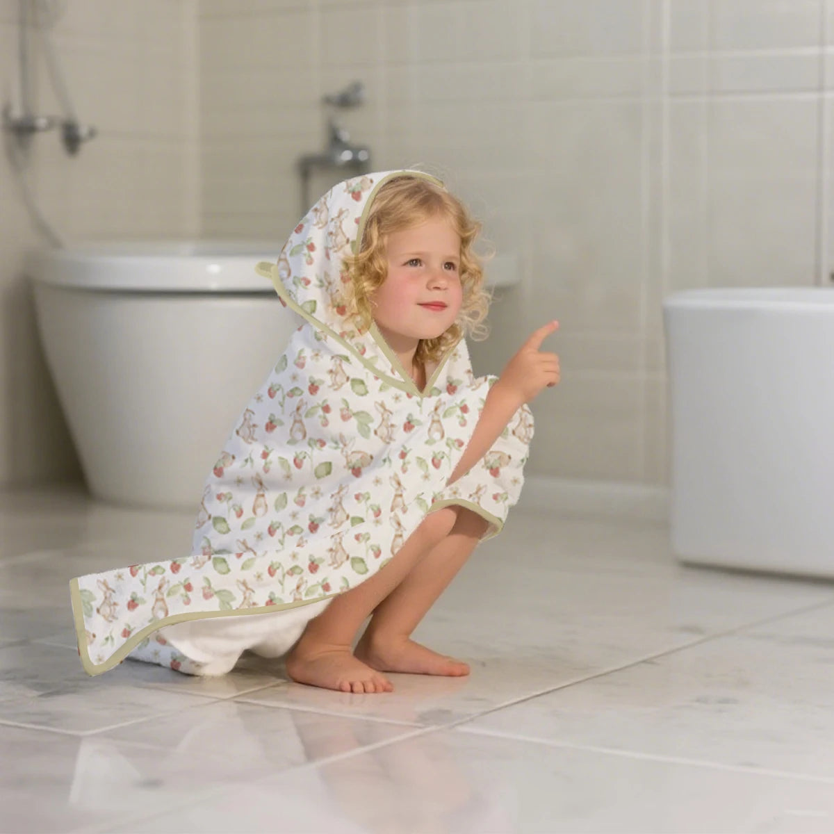 Sortie de bain bébé Elinfant en coton bio - vue d'ensemble du produit avec capuche