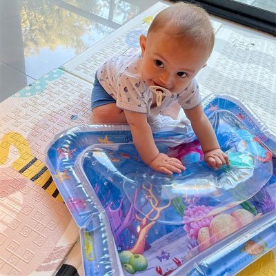 Tapis sensoriel aquatique pour développement moteur bébé